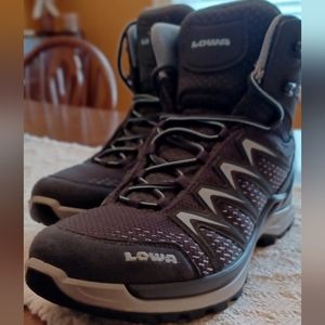 Lowa Innox Pro Mid 7.5 Hiking Shoes